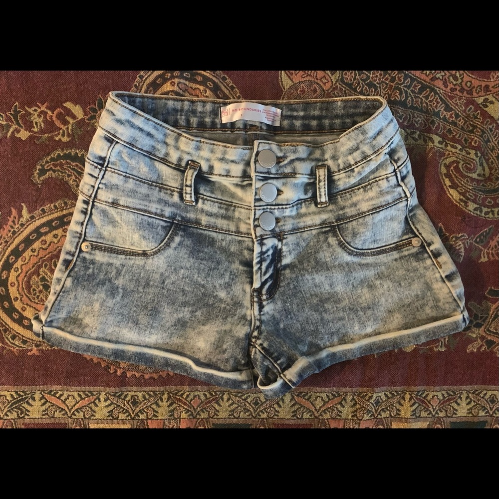 Cute cuffed Daisy Duke Style Jean Shorts
